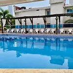 Comfortable Apt By The Beach With 180º Ocean Views