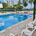 Comfortable Apt By The Beach With 180º Ocean Views