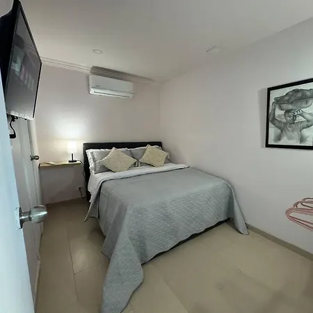 Comfortable Apt By The With 180º Ocean Views Apartamento
