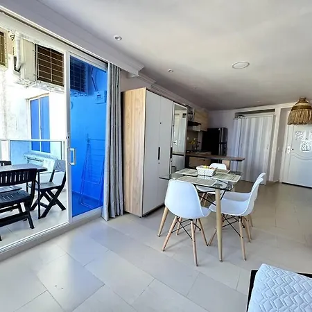 Comfortable Apt By The With 180º Ocean Views Apartamento *